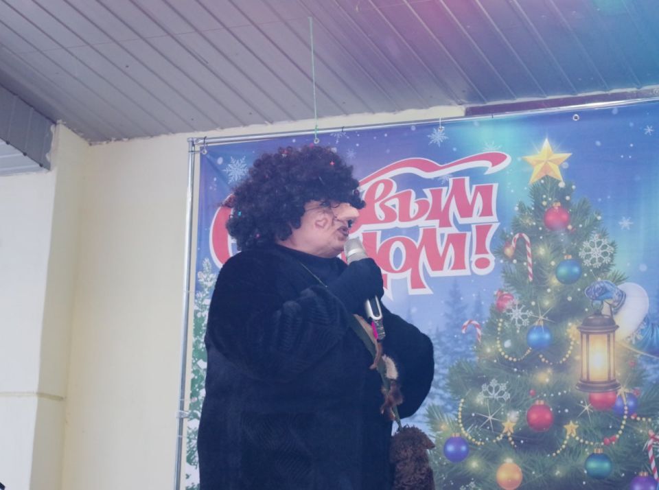 В Славяносербском округе открыли районную Ёлку В Славяносербском округе открыли районную Ёлку
