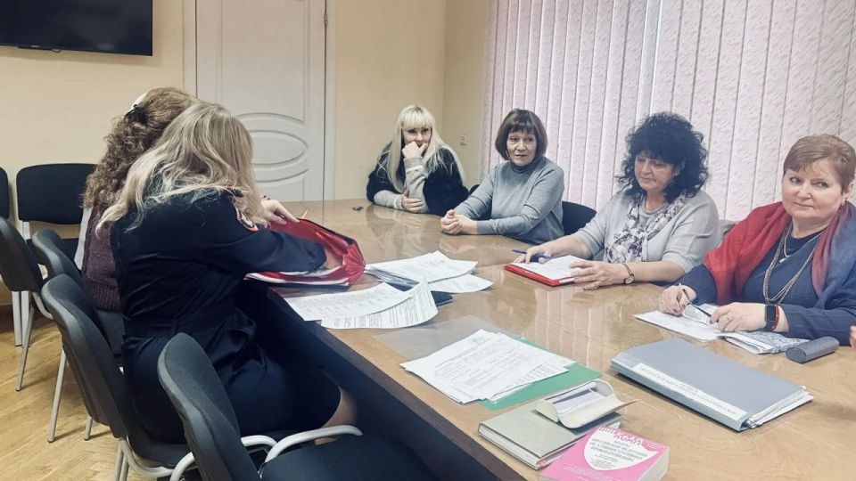 Состоялось плановое заседание Комиссии по делам несовершеннолетних и защите их прав под председательством заместителя главы администрации Марины Фомичевой Состоялось плановое заседание Комиссии по делам несовершеннолетних и защите их прав под председательством заместителя главы администрации Марины Фомичевой