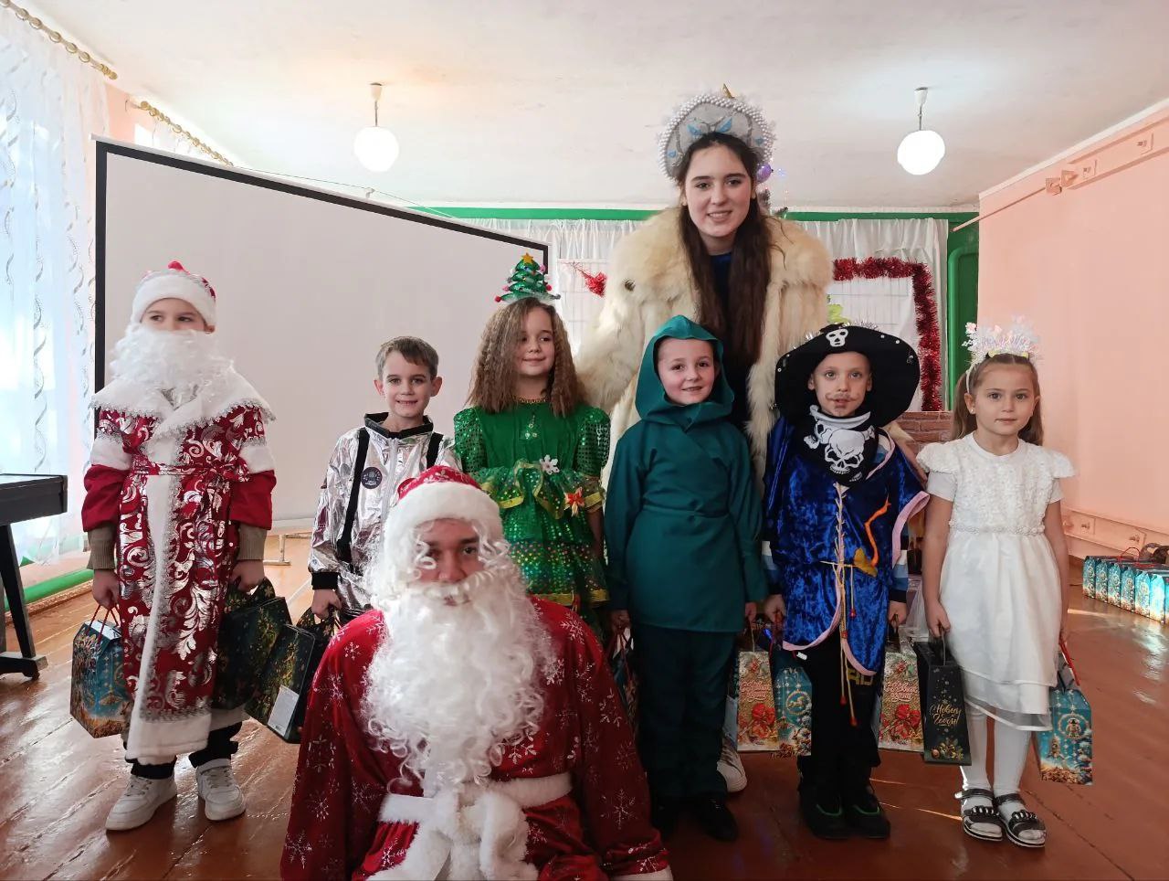 Наш Новый год в начальной школе: Волшебство, смех и море радости! Наш Новый год в начальной школе: Волшебство, смех и море радости!