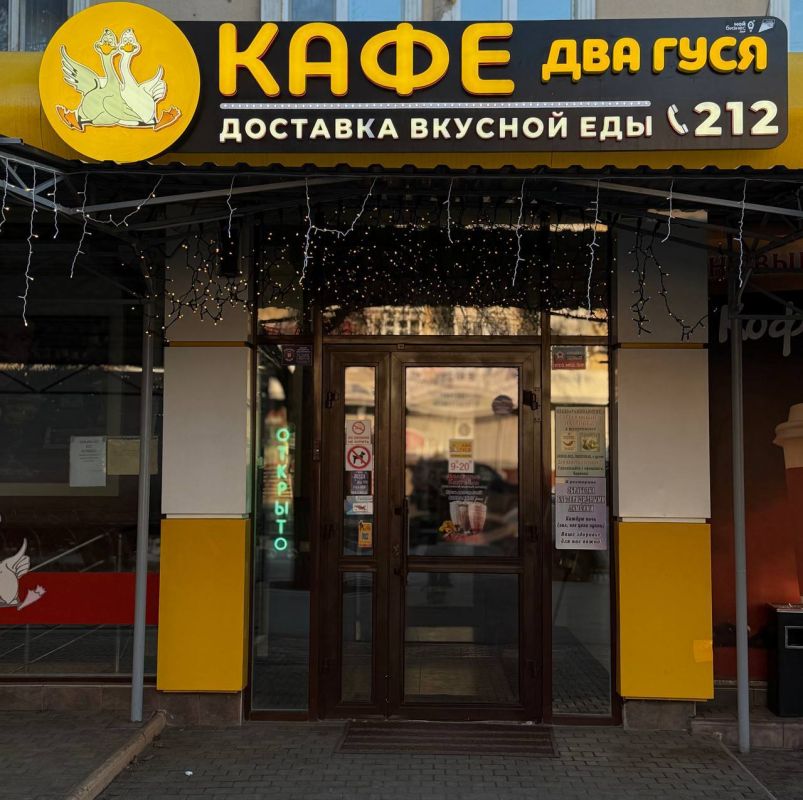 А вы заметили, как поменялись вывески на торговых точках и заведениях общепита Луганска? А вы заметили, как поменялись вывески на торговых точках и заведениях общепита Луганска?