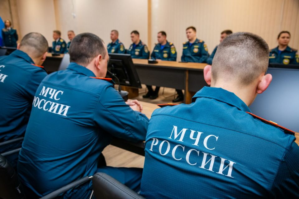 Предотвращение, спасение, помощь: сотрудникам ГУ МЧС России по ЛНР вручили почетные награды Предотвращение, спасение, помощь: сотрудникам ГУ МЧС России по ЛНР вручили почетные награды