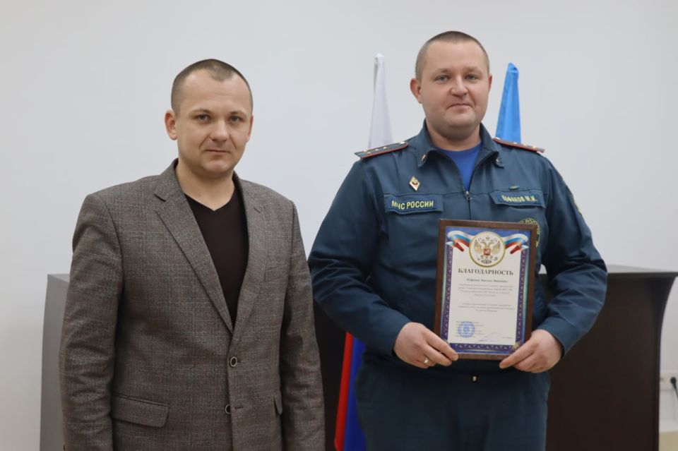 Павел Дреев поздравил сотрудников МЧС с наступающим профессиональным праздником Павел Дреев поздравил сотрудников МЧС с наступающим профессиональным праздником