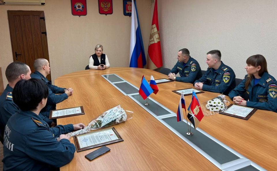 Светлана Гребенькова: В преддверии Дня спасателя России поздравили с профессиональным праздником сотрудников противопожарной службы из нашего города Светлана Гребенькова: В преддверии Дня спасателя России поздравили с профессиональным праздником сотрудников противопожарной службы из нашего города