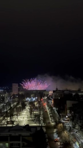 Салют в Луганске. Невероятная красота! Успели увидеть? Делитесь своими впечатлениями в комментариях