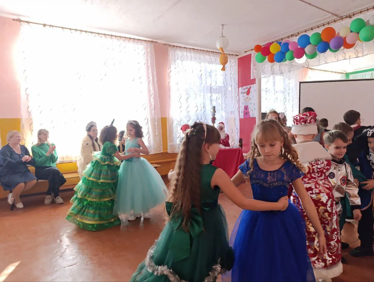 Наш Новый год в начальной школе: Волшебство, смех и море радости! Наш Новый год в начальной школе: Волшебство, смех и море радости!