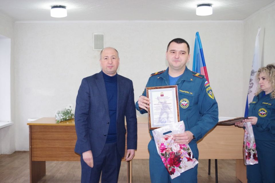 Сергей Крамаренко: В преддверии Дня спасателя, встретился с сотрудниками МЧС, чтобы поздравить их с профессиональным праздником Сергей Крамаренко: В преддверии Дня спасателя, встретился с сотрудниками МЧС, чтобы поздравить их с профессиональным праздником