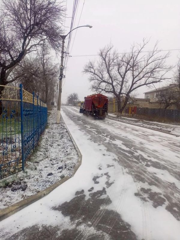 Зима сегодня порадовала нас обильными осадками, что, безусловно, стало настоящим праздником для детей, ожидающих зимние забавы, такие как катание на санках и строительство снежных крепостей Зима сегодня порадовала нас обильными осадками, что, безусловно, стало настоящим праздником для детей, ожидающих зимние забавы, такие как катание на санках и строительство снежных крепостей