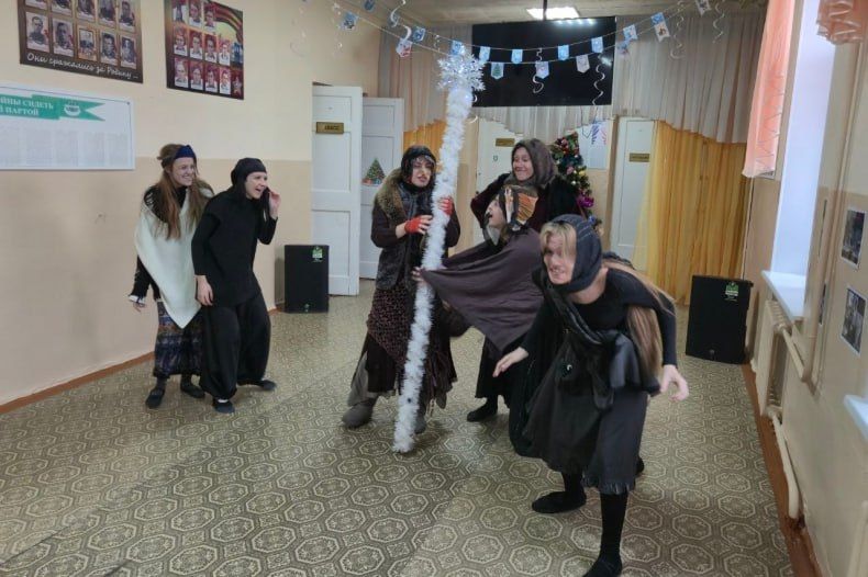 Студенты ЛГАКИ им. Матусовского подарили Новогоднюю сказку воспитанникам Бирюковской школы-интерната Студенты ЛГАКИ им. Матусовского подарили Новогоднюю сказку воспитанникам Бирюковской школы-интерната