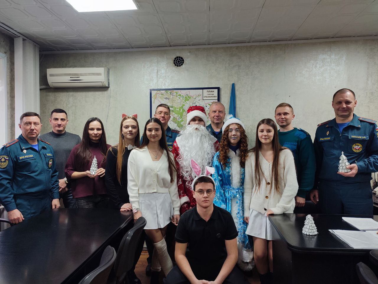 Представители Движения Первых поздравили спасателей с праздником