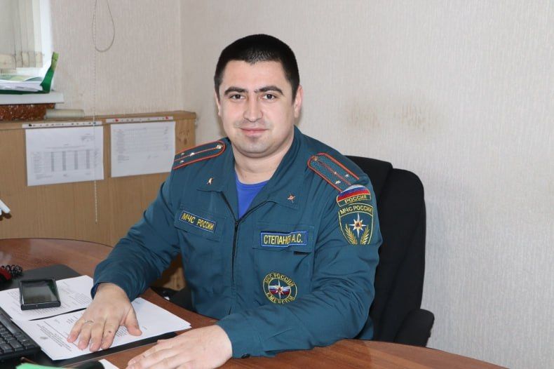 ОБЗОР ПРЕССЫ «ВОСТОЧНЫЙ ЭКСПРЕСС»: «Треть жизни спасатели проводят на службе» ОБЗОР ПРЕССЫ «ВОСТОЧНЫЙ ЭКСПРЕСС»: «Треть жизни спасатели проводят на службе»