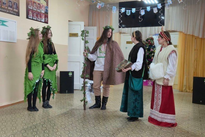 Студенты ЛГАКИ им. Матусовского подарили Новогоднюю сказку воспитанникам Бирюковской школы-интерната Студенты ЛГАКИ им. Матусовского подарили Новогоднюю сказку воспитанникам Бирюковской школы-интерната