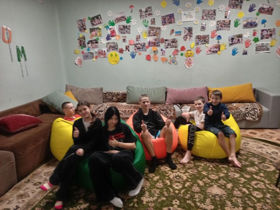 Мягкие кресла-мешки получили в подарок от Тюменской области ребята в УВК «Забота» Мягкие кресла-мешки получили в подарок от Тюменской области ребята в УВК «Забота»