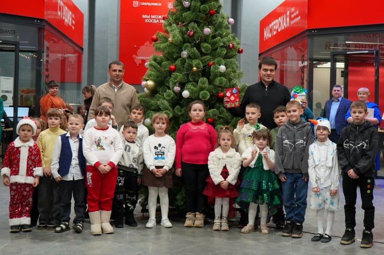 Также Михаил Котюков провёл встречу с бойцами из Сибири, которые выполняют боевые задачи в зоне СВО Также Михаил Котюков провёл встречу с бойцами из Сибири, которые выполняют боевые задачи в зоне СВО