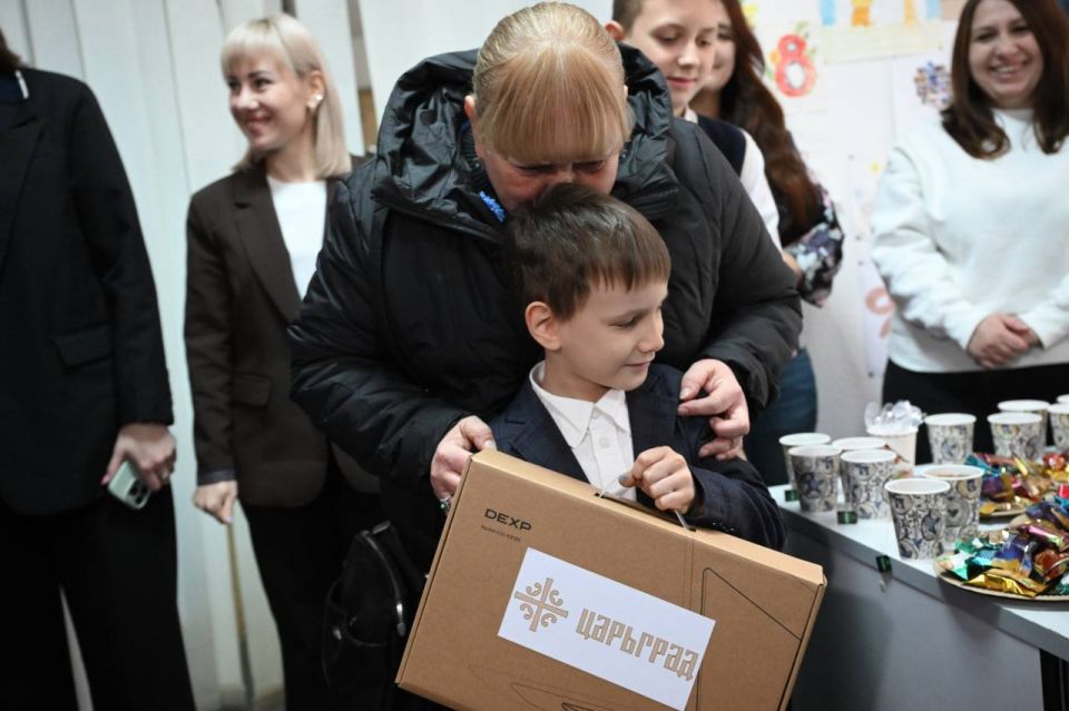 Инна Швенк: Всего за день работы с Уполномоченным при Президенте Российской Федерации по правам ребенка Марией Львовой-Беловой рассмотрели жизненные ситуации 21 семьи, где в общей сложности воспитываются 60 детей Инна Швенк: Всего за день работы с Уполномоченным при Президенте Российской Федерации по правам ребенка Марией Львовой-Беловой рассмотрели жизненные ситуации 21 семьи, где в общей сложности воспитываются 60 детей