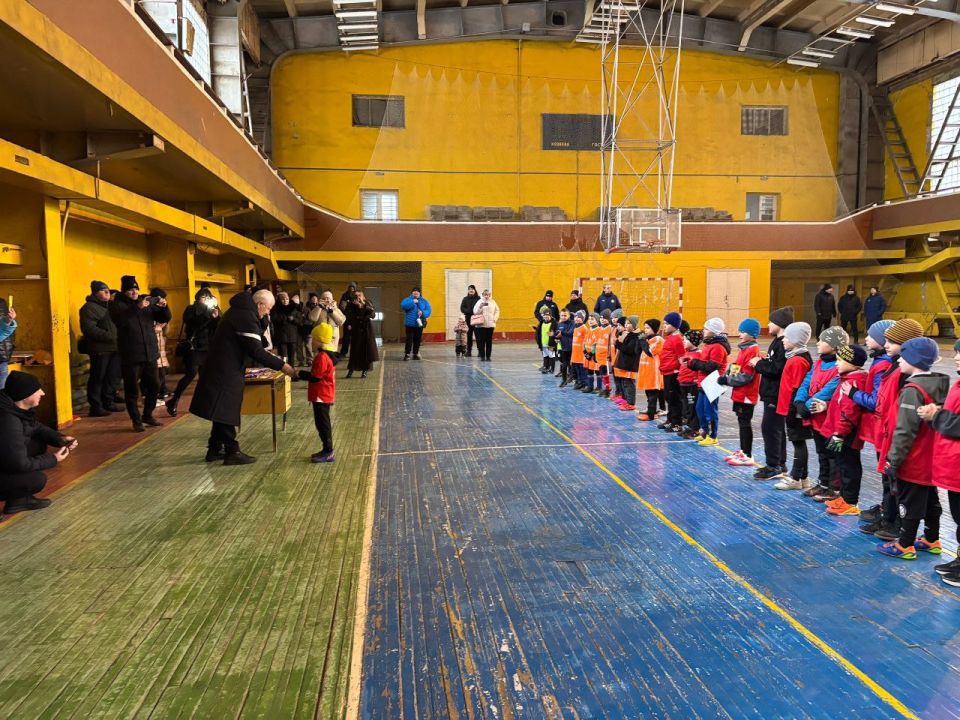 27 декабря в спортзале "Сталь" г. Алчевска прошел предновогодний турнир по мини-футболу среди детей 2018-2019 гг.р 27 декабря в спортзале "Сталь" г. Алчевска прошел предновогодний турнир по мини-футболу среди детей 2018-2019 гг.р