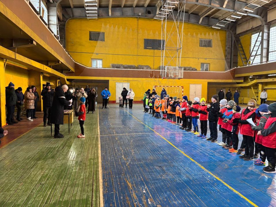 27 декабря в спортзале "Сталь" г. Алчевска прошел предновогодний турнир по мини-футболу среди детей 2018-2019 гг.р 27 декабря в спортзале "Сталь" г. Алчевска прошел предновогодний турнир по мини-футболу среди детей 2018-2019 гг.р
