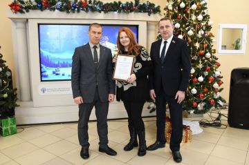 По завершении вручения новогодних подарков детям защитников Отечества, Секретарь Первомайского местного отделения партии «Единая Россия», глава городского округа горд Первомайск Сергей Колягин вместе с Депутатом Народного...