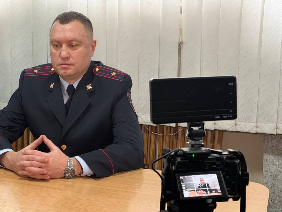 Начальник ОГИБДД ОМВД России «Краснодонский» майор полиции Алексей Куринной провёл брифинг, посвящённый подведению итогов за 2025 год Начальник ОГИБДД ОМВД России «Краснодонский» майор полиции Алексей Куринной провёл брифинг, посвящённый подведению итогов за 2025 год