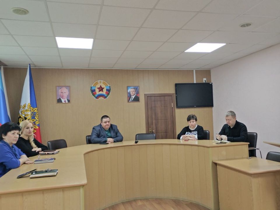 Глава городского округа город Ровеньки Андрей Рубанцов провел рабочее совещание с руководителями управлений Администрации и структурных подразделений Глава городского округа город Ровеньки Андрей Рубанцов провел рабочее совещание с руководителями управлений Администрации и структурных подразделений