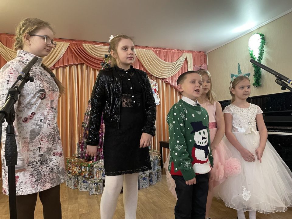 26 декабря в детской музыкальной школе Лисичанска прошёл новогодний фейерверк, который стал настоящим праздником музыки и творчества 26 декабря в детской музыкальной школе Лисичанска прошёл новогодний фейерверк, который стал настоящим праздником музыки и творчества