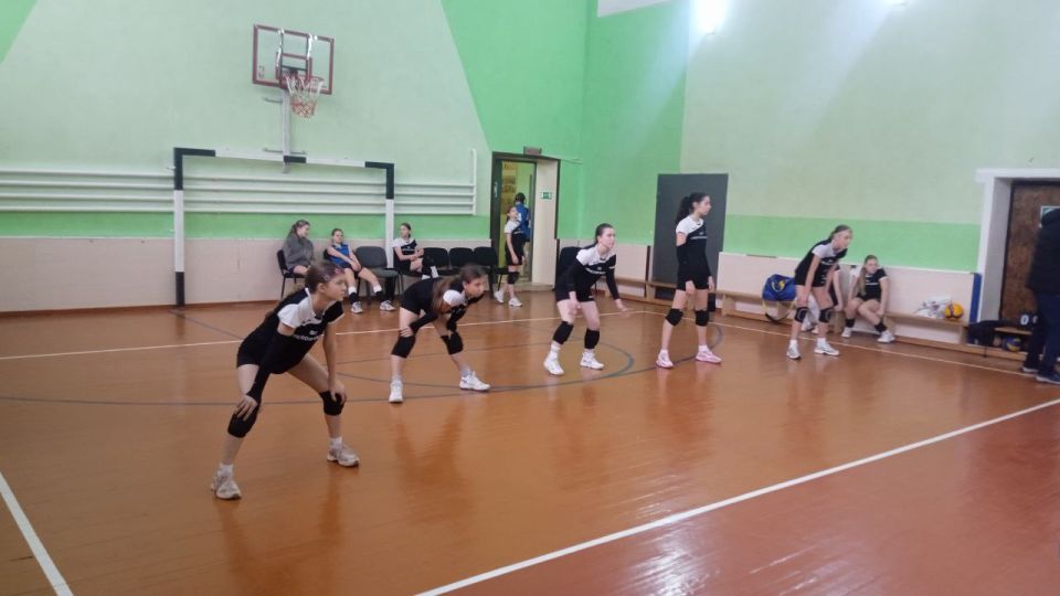 Новогодний кубок по волейболу среди девушек: яркие игры и заслуженные награды Новогодний кубок по волейболу среди девушек: яркие игры и заслуженные награды
