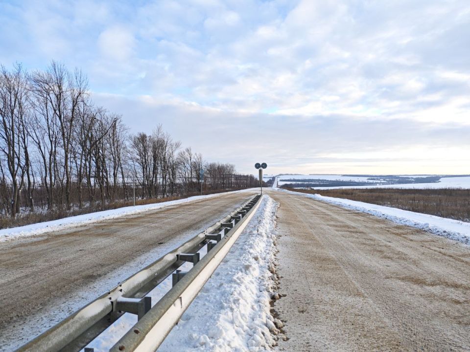 Дорожные службы Луганщины в усиленном режиме работают на автодорогах республики Дорожные службы Луганщины в усиленном режиме работают на автодорогах республики