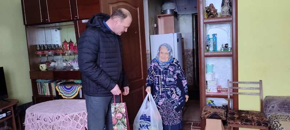 Члены Местного политического совета Первомайского отделения «Единой России» также присоединились к акции «С новым годом, ветеран!» Члены Местного политического совета Первомайского отделения «Единой России» также присоединились к акции «С новым годом, ветеран!»