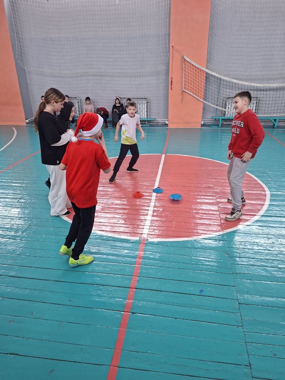 На территории Чернухинского филиала Перевальской спортивной школы прошло ежегодное спортивно-массовое мероприятие под названием «Здравствуй новый, Новый год!»