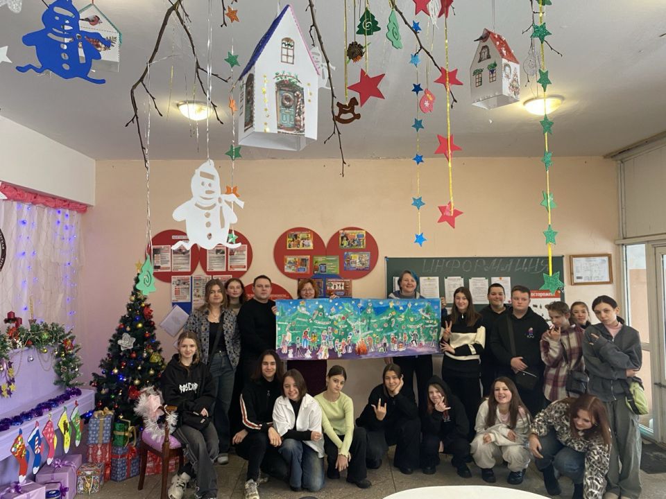 В стенах МБУДО " Лисичанская городская детская художественная школ" состоялся очередной предновогодний мастер-класс при участии давно полюбившейся нам художницы- керамиста из г.Клин - Ольги Вереск В стенах МБУДО " Лисичанская городская детская художественная школ" состоялся очередной предновогодний мастер-класс при участии давно полюбившейся нам художницы- керамиста из г.Клин - Ольги Вереск