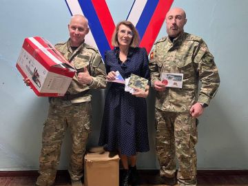 ТИК Меловского района передала гуманитарную помощь и новогодние письма участникам СВО
