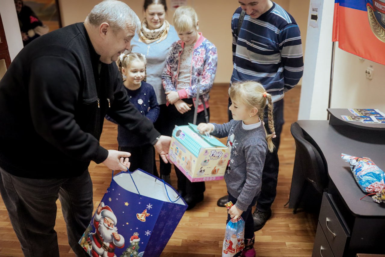 Состоялась всероссийская акция «Елка желаний» С 15 ноября 2025 года по 28 февраля 2026 года в 89 субъектах Российской Федерации проводится Всероссийская акция «Елка желаний» Состоялась всероссийская акция «Елка желаний» С 15 ноября 2025 года по 28 февраля 2026 года в 89 субъектах Российской Федерации проводится Всероссийская акция «Елка желаний»