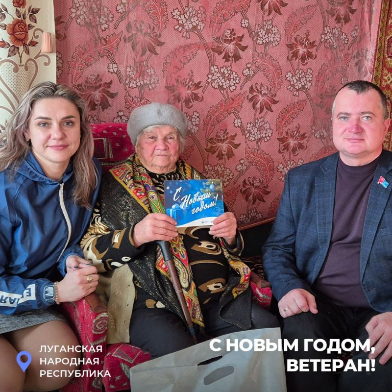 Единороссы по всей ЛНР поздравляют ветеранов с Новым годом Единороссы по всей ЛНР поздравляют ветеранов с Новым годом