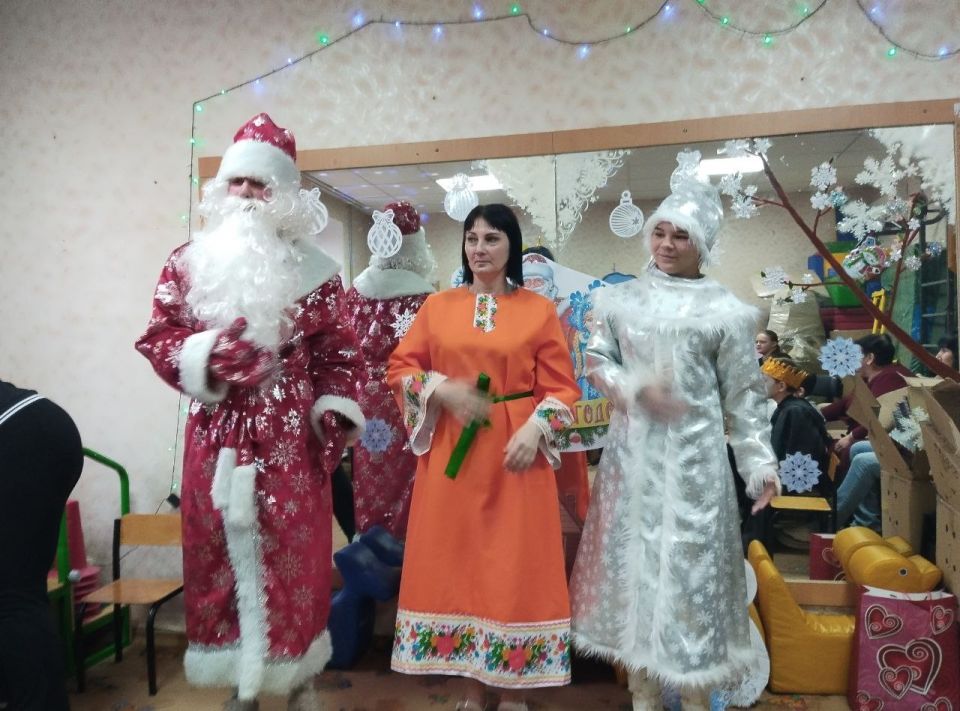 Коллектив Успенского дома культуры провёл новогоднюю программу для воспитанников «Возрождения» Коллектив Успенского дома культуры провёл новогоднюю программу для воспитанников «Возрождения»