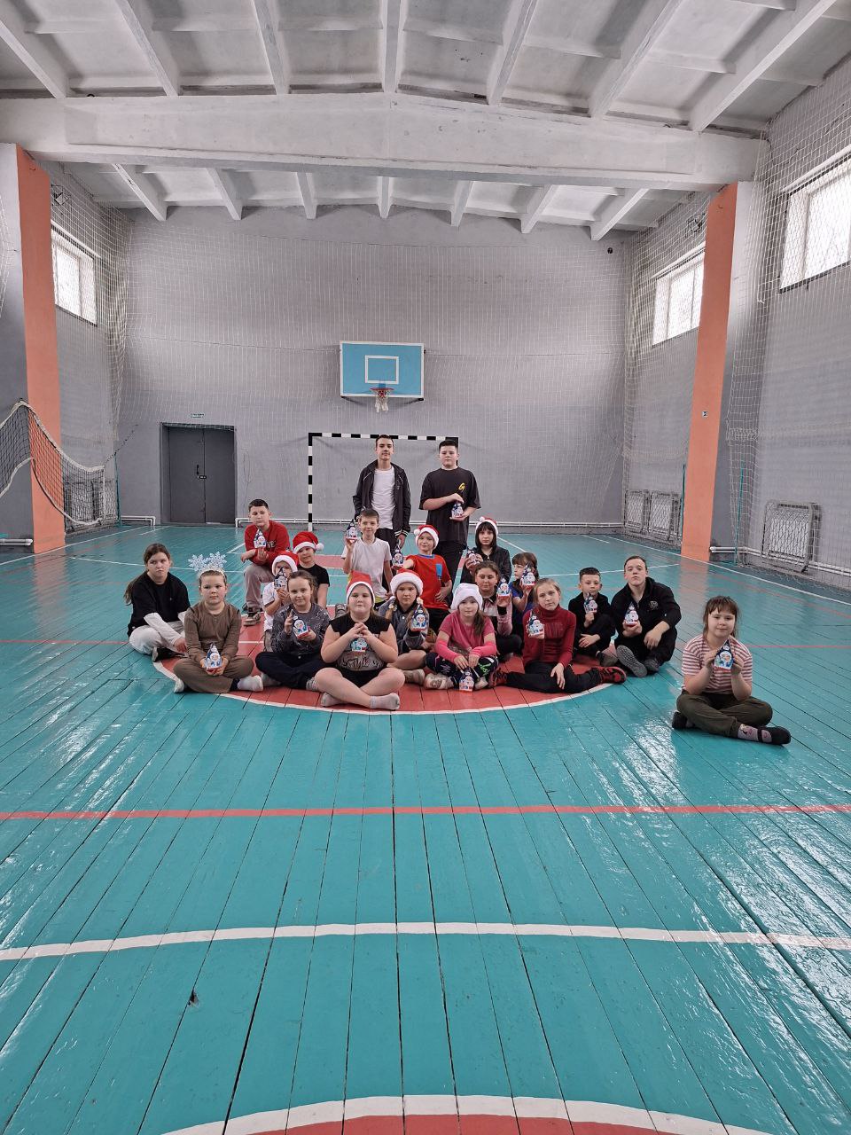 На территории Чернухинского филиала Перевальской спортивной школы прошло ежегодное спортивно-массовое мероприятие под названием «Здравствуй новый, Новый год!» На территории Чернухинского филиала Перевальской спортивной школы прошло ежегодное спортивно-массовое мероприятие под названием «Здравствуй новый, Новый год!»