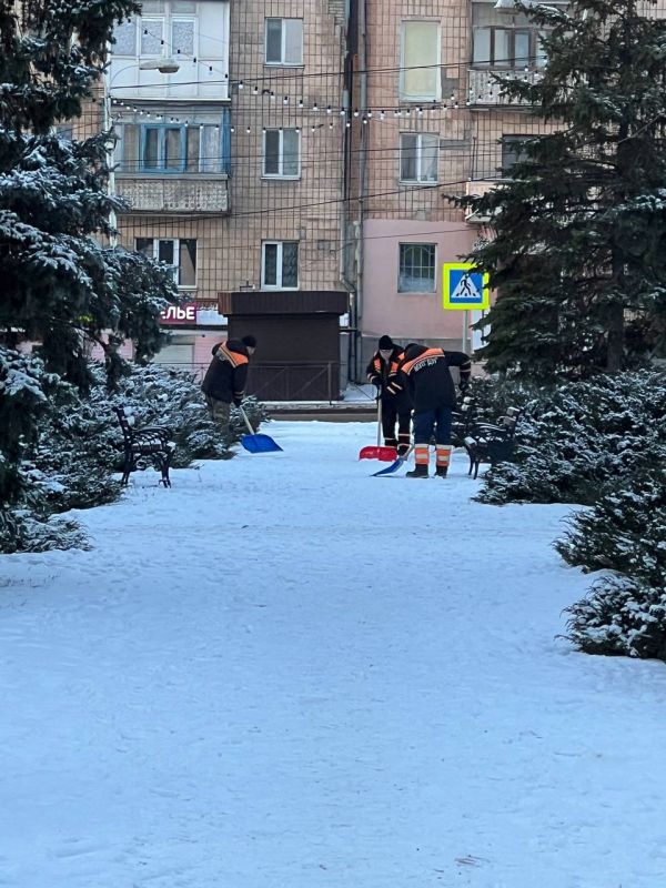 Для обеспечения безопасности и комфортного передвижения жителей Краснодона в зимний период, муниципальное унитарное предприятие «Дорожно-эксплуатационное управление» провело масштабные работы по очистке общественных... Для обеспечения безопасности и комфортного передвижения жителей Краснодона в зимний период, муниципальное унитарное предприятие «Дорожно-эксплуатационное управление» провело масштабные работы по очистке общественных...