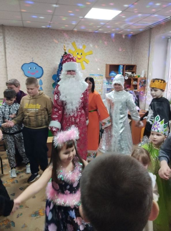 Коллектив Успенского дома культуры провёл новогоднюю программу для воспитанников «Возрождения» Коллектив Успенского дома культуры провёл новогоднюю программу для воспитанников «Возрождения»