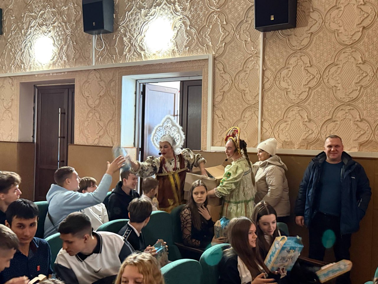 Олег Савченко: Принял участие в «Ёлке Главы» - одном из самых светлых и трогательных событий уходящего года Олег Савченко: Принял участие в «Ёлке Главы» - одном из самых светлых и трогательных событий уходящего года