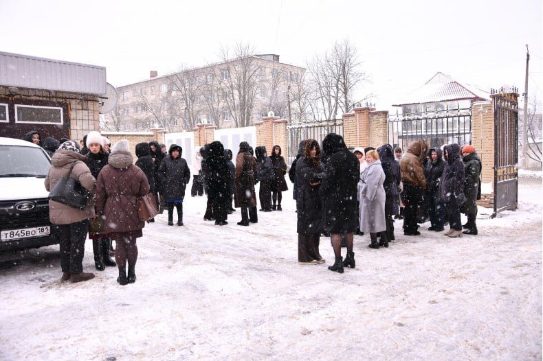 В Администрации Свердловского муниципального округа ЛНР проведена практическая тренировка при получении сигнала: «Захват заложников!» В Администрации Свердловского муниципального округа ЛНР проведена практическая тренировка при получении сигнала: «Захват заложников!»