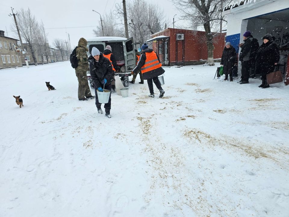Зимняя битва за чистоту: коммунальщики Ровеньков работают без остановки! Зимняя битва за чистоту: коммунальщики Ровеньков работают без остановки!