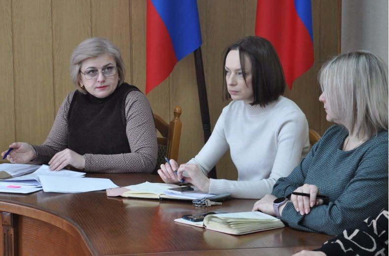 Состоялось заседание по проведению конкурса на осуществление перевозок пассажиров и багажа по муниципальному маршруту № 105 «Школа-интернат – улица Горная» Состоялось заседание по проведению конкурса на осуществление перевозок пассажиров и багажа по муниципальному маршруту № 105 «Школа-интернат – улица Горная»