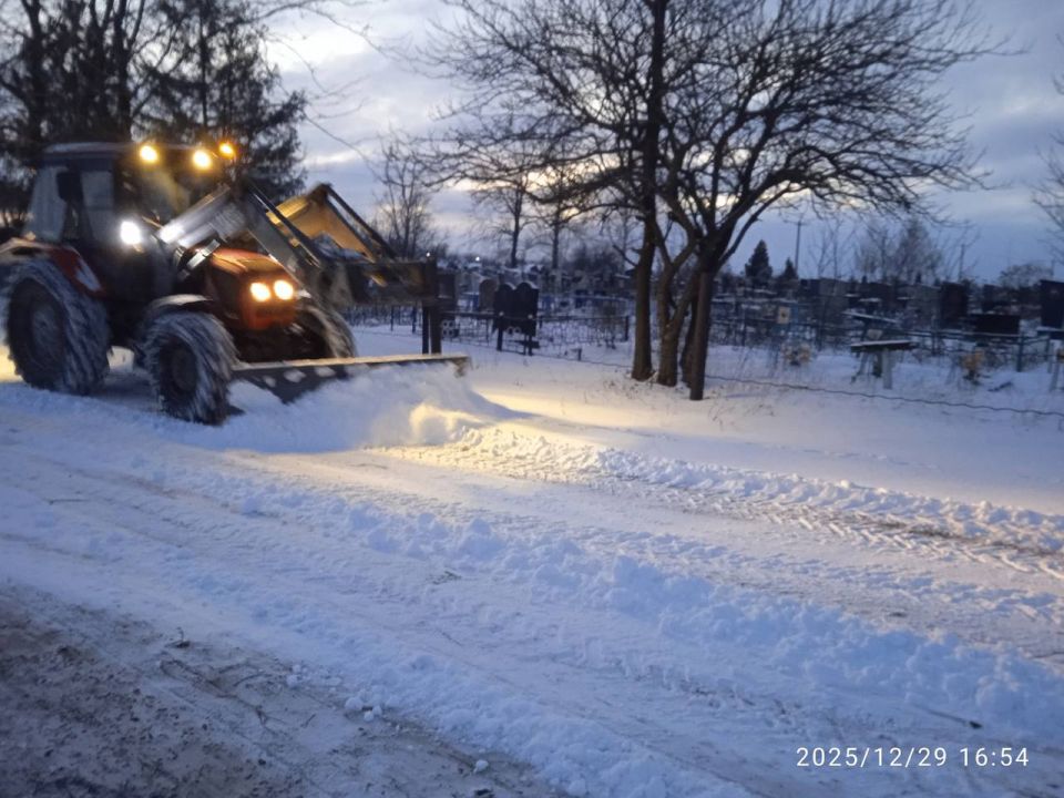 МУП «ЖЭК» в действии: уборка снега продолжается МУП «ЖЭК» в действии: уборка снега продолжается