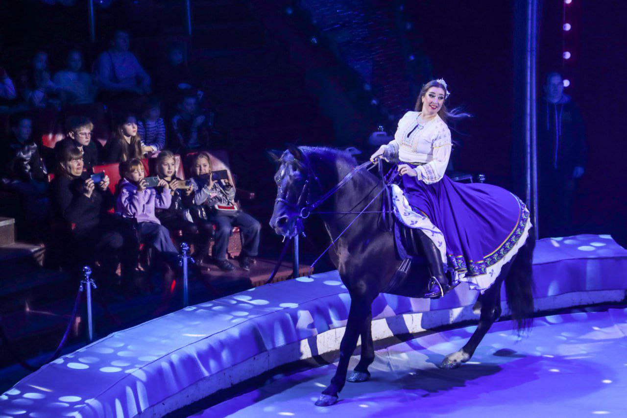 Леонид Пасечник: По доброй традиции в Луганском цирке поздравили юных жителей республики с наступающим Новым годом Леонид Пасечник: По доброй традиции в Луганском цирке поздравили юных жителей республики с наступающим Новым годом