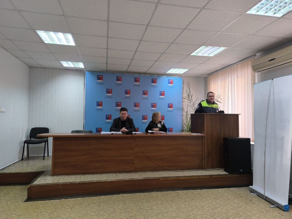 Альберт Зинченко: Сегодня совместно с председателем Совета Станично-Луганского муниципального округа Татьяной Пономаревой провели аппаратное совещание с руководителями структурных подразделений, учреждений и предприятий... Альберт Зинченко: Сегодня совместно с председателем Совета Станично-Луганского муниципального округа Татьяной Пономаревой провели аппаратное совещание с руководителями структурных подразделений, учреждений и предприятий...