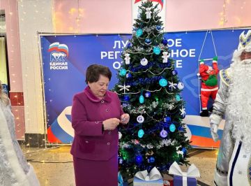 Зинаида Наден: В преддверии новогодних праздников уже по доброй традиции приняла участие в ежегодной праздничной акции «Единой России» «Ёлка желаний»
