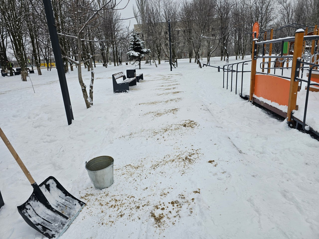 МУП «ЖЭК» продолжает заботиться о комфорте жителей, проводя работы по благоустройству городских территорий МУП «ЖЭК» продолжает заботиться о комфорте жителей, проводя работы по благоустройству городских территорий