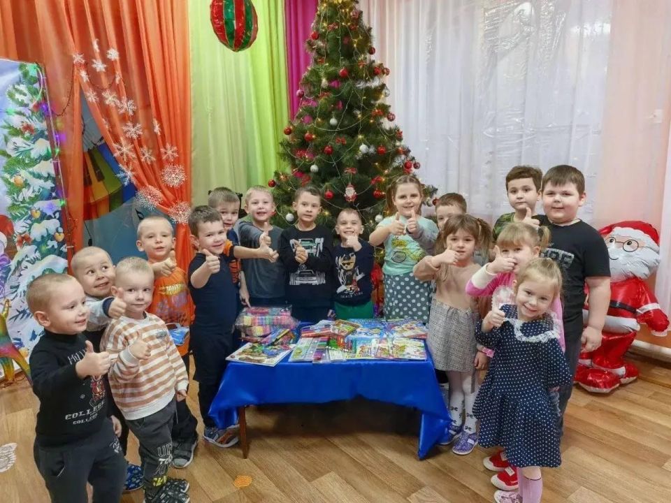 Чернухинские ребята получили посылку добра от оренбуржцев Чернухинские ребята получили посылку добра от оренбуржцев
