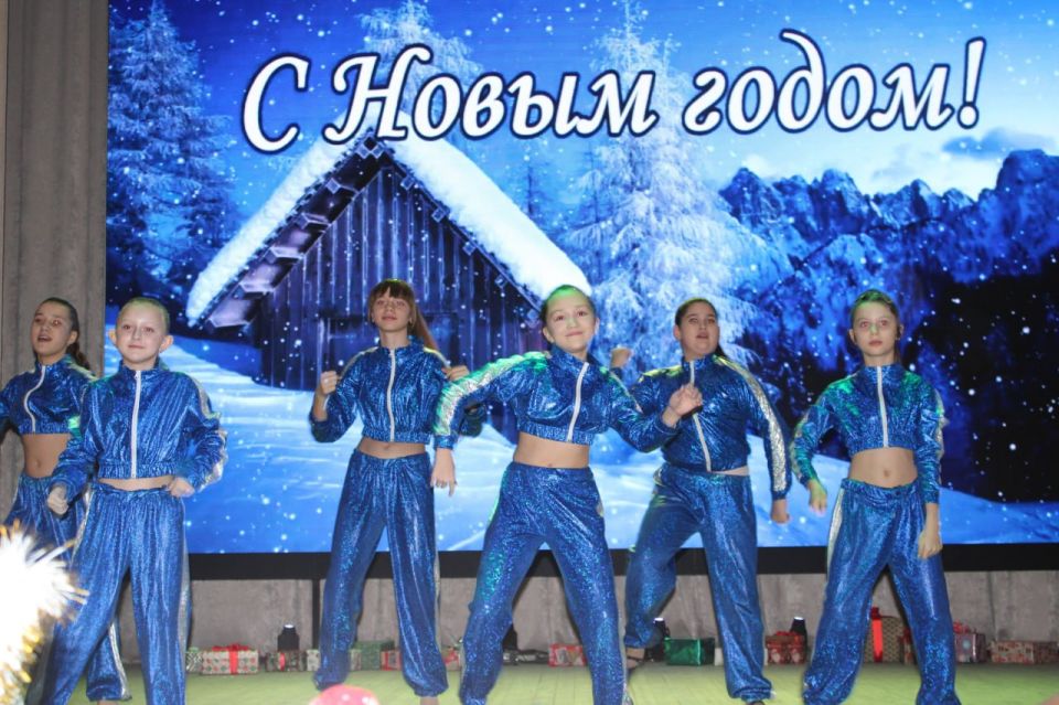 В Белокуракино состоялось праздничный концерт "Идёт к нам Новый год" В Белокуракино состоялось праздничный концерт "Идёт к нам Новый год"