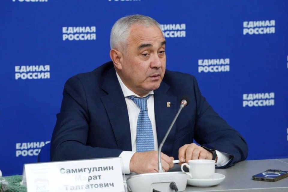 Руководитель Татарстанского регионального исполкома партии «Единая Россия» Марат Самигуллин в ходе пресс-конференции в Казани рассказал о системе поддержки подшефных Татарстану городов Лисичанск и Рубежное и системе контроля... Руководитель Татарстанского регионального исполкома партии «Единая Россия» Марат Самигуллин в ходе пресс-конференции в Казани рассказал о системе поддержки подшефных Татарстану городов Лисичанск и Рубежное и системе контроля...