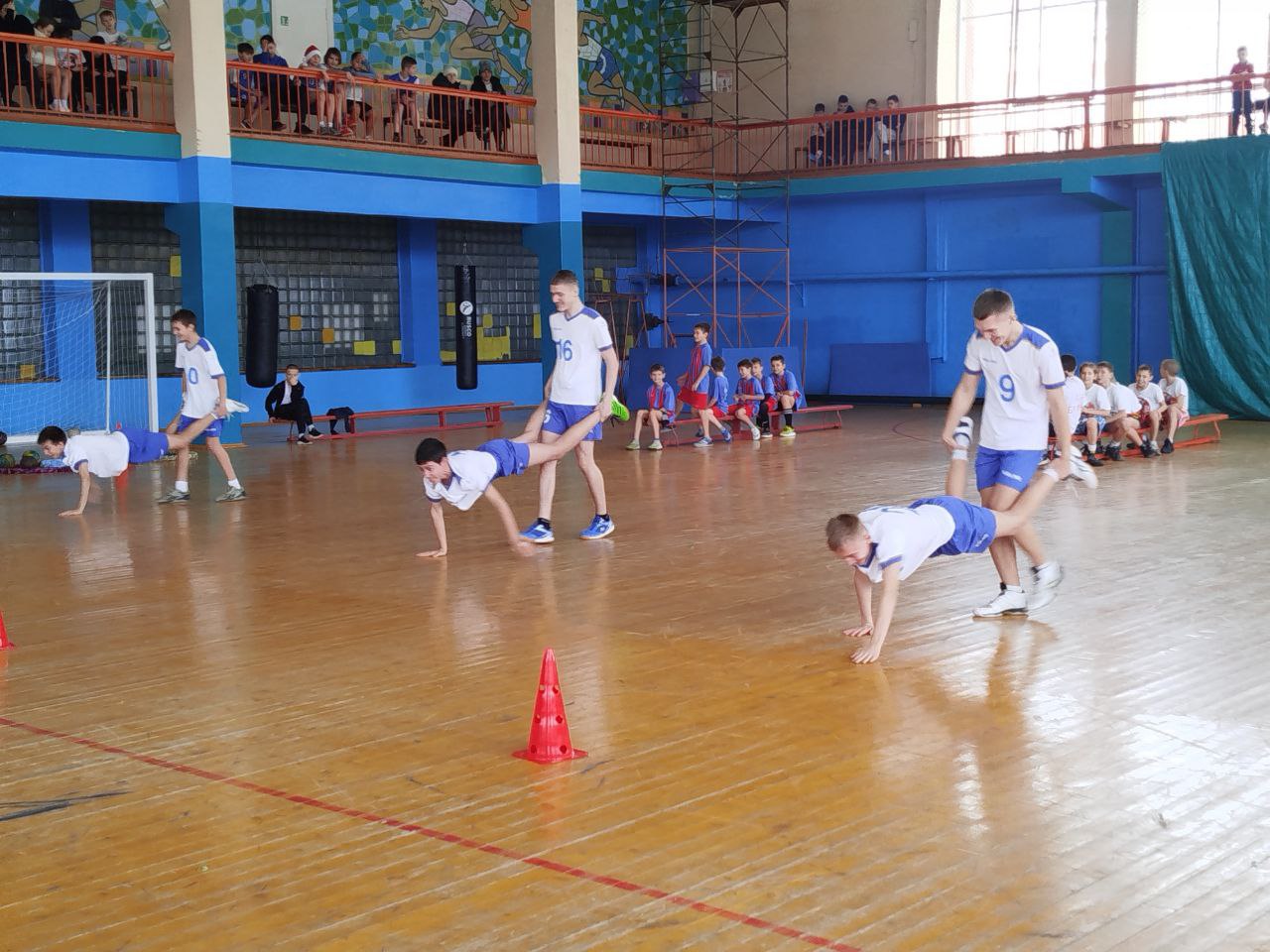 В Брянковской спортивной школе олимпийского резерва сегодня царила атмосфера настоящего праздника! Юные спортсмены собрались на ежегодном предновогоднем спортивном фестивале, который получил название «Ну-ка, все вместе!» В Брянковской спортивной школе олимпийского резерва сегодня царила атмосфера настоящего праздника! Юные спортсмены собрались на ежегодном предновогоднем спортивном фестивале, который получил название «Ну-ка, все вместе!»