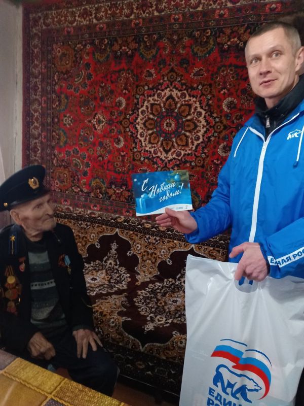 Сегодня сотрудники отдела жизнеобеспечения пгт Михайловка Администрации городского округа город Ровеньки совместно с представителями Партии «Единая Россия» посетили ветерана Великой Отечественной войны, Медведева Николая... Сегодня сотрудники отдела жизнеобеспечения пгт Михайловка Администрации городского округа город Ровеньки совместно с представителями Партии «Единая Россия» посетили ветерана Великой Отечественной войны, Медведева Николая...